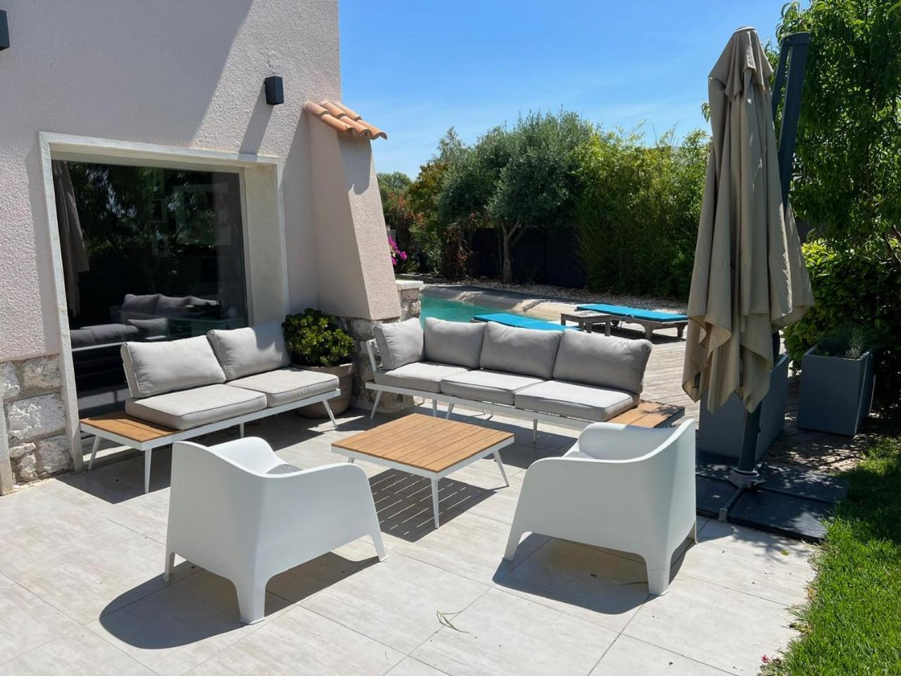 Superbe Piscine Proche Et Au Calme Nice