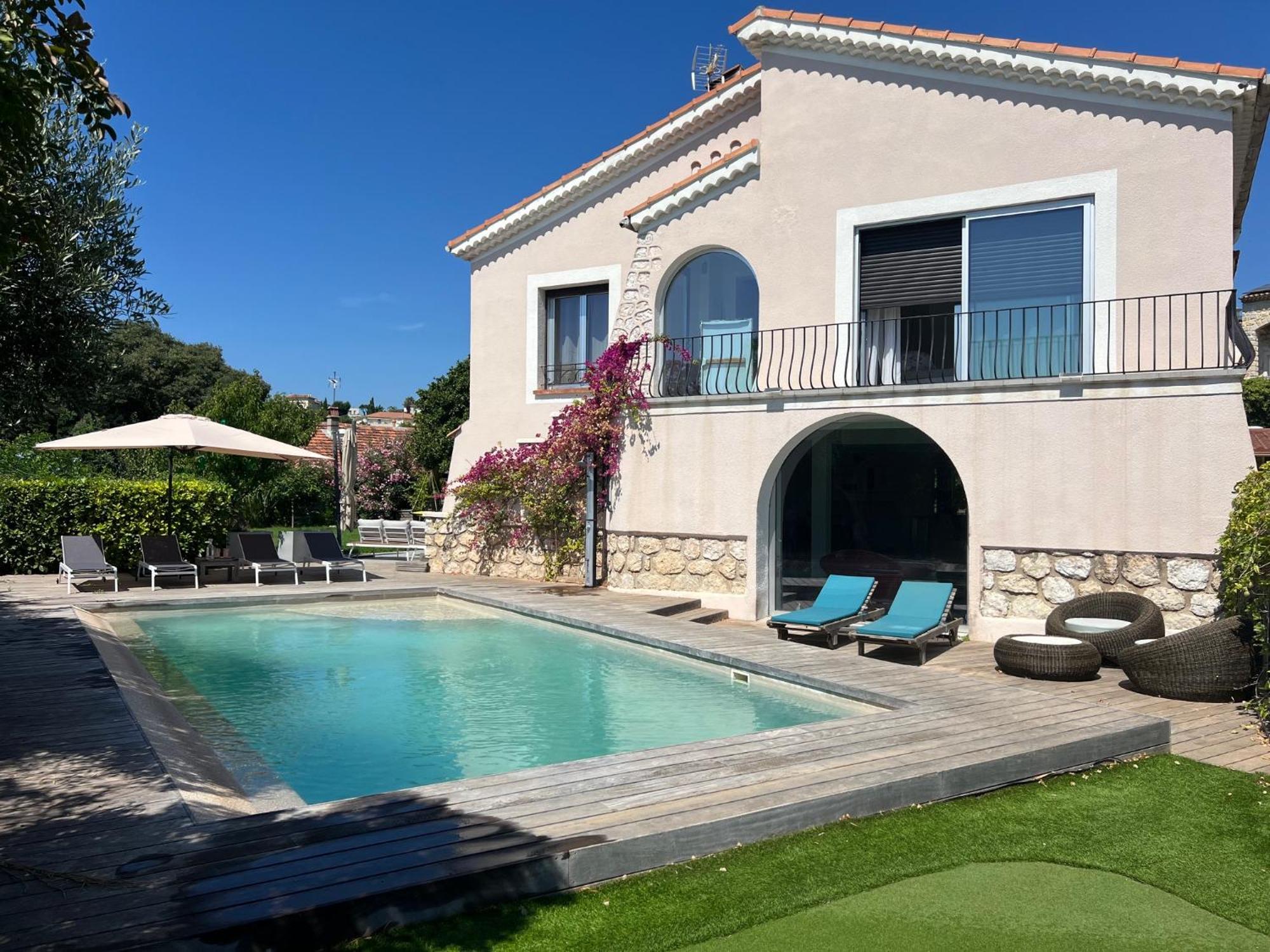 Superbe Piscine Proche Et Au Calme Villa *
