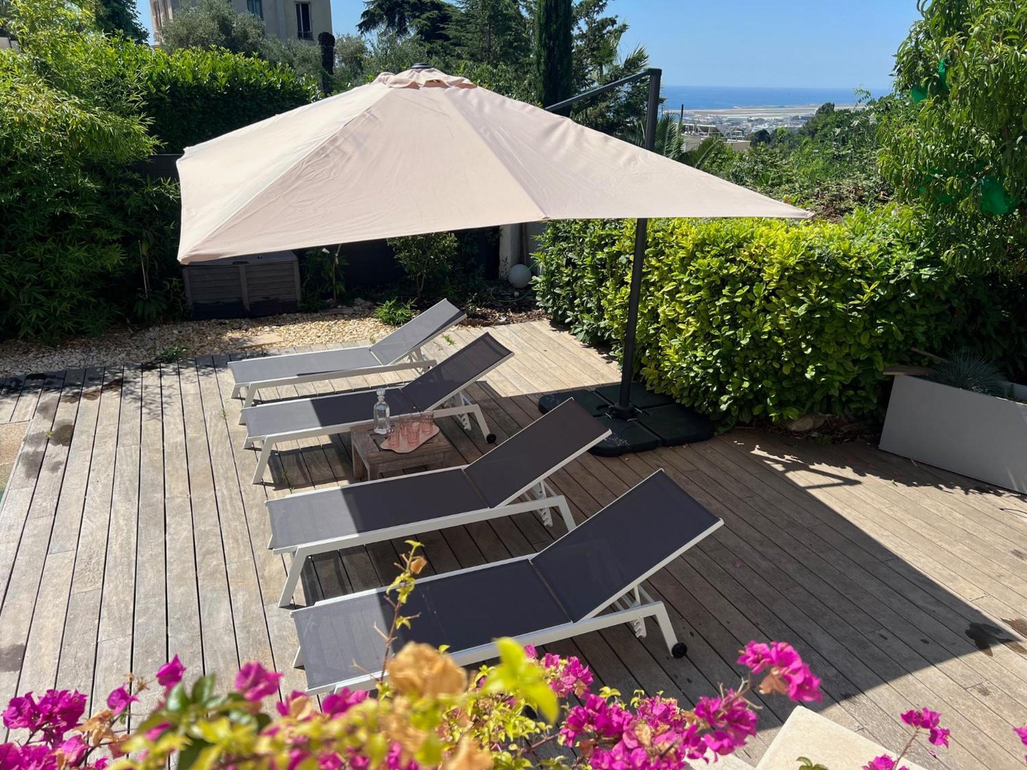 Superbe Piscine Proche Et Au Calme